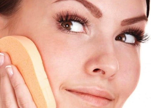 γυναικα κάνει peeling